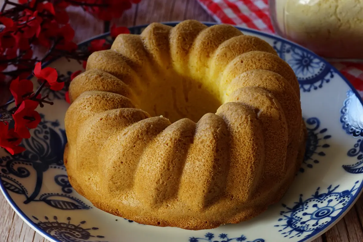 Why-did-my-pound-cake-turn-brown-inside